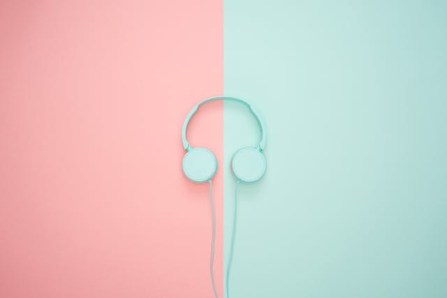 Spotify – Twoja muzyka zawsze pod ręką, idealna na wakacyjne podróże
